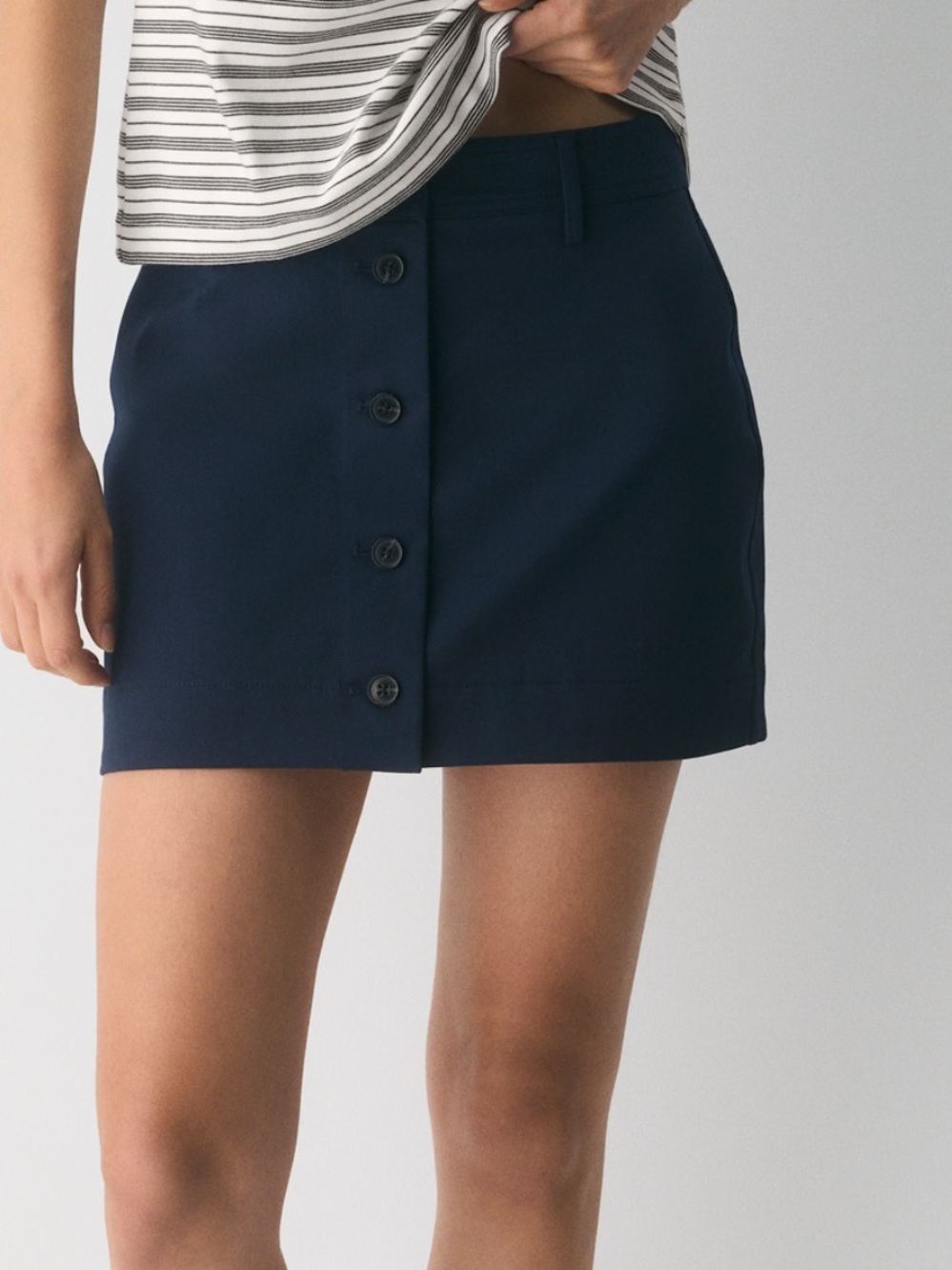 NWT Aritzia Page Skirt in Admiral (Navy Blue) Size 0 or 2